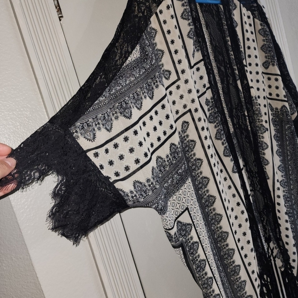 Lush Black Mesh Garment - Picture 5 of 11